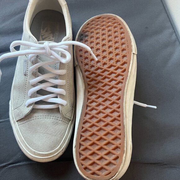 VANS Off-White Suede Sneaker - Women’s 7.5/Men's 6.0 - Model 721454 - Picture 4 of 6